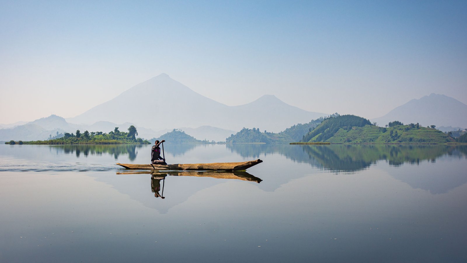 Canoeing on Lake Mutanda