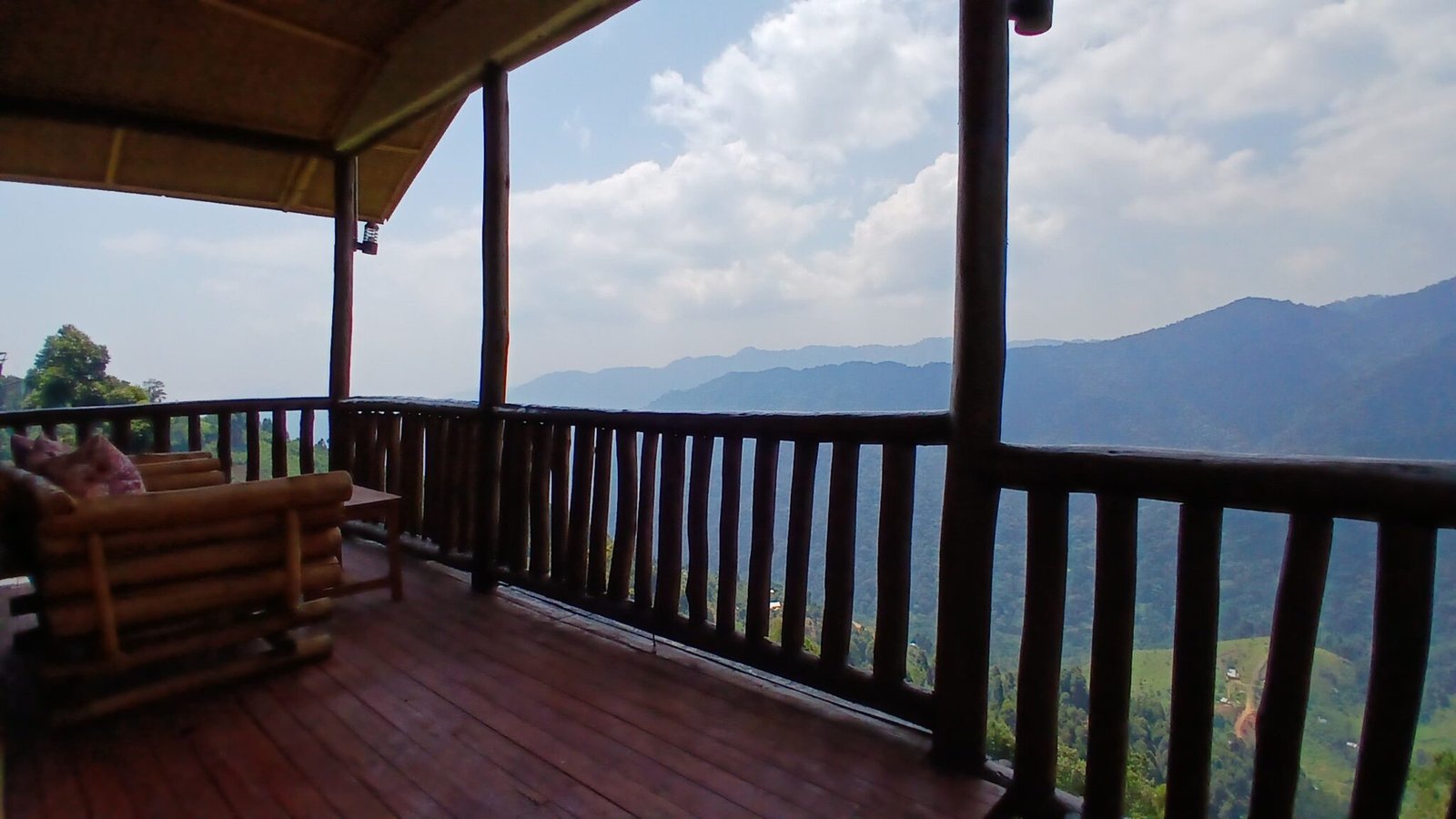 Gorilla Trekking Uganda Cost 2026/2027: Luxury vs. Budget Guide